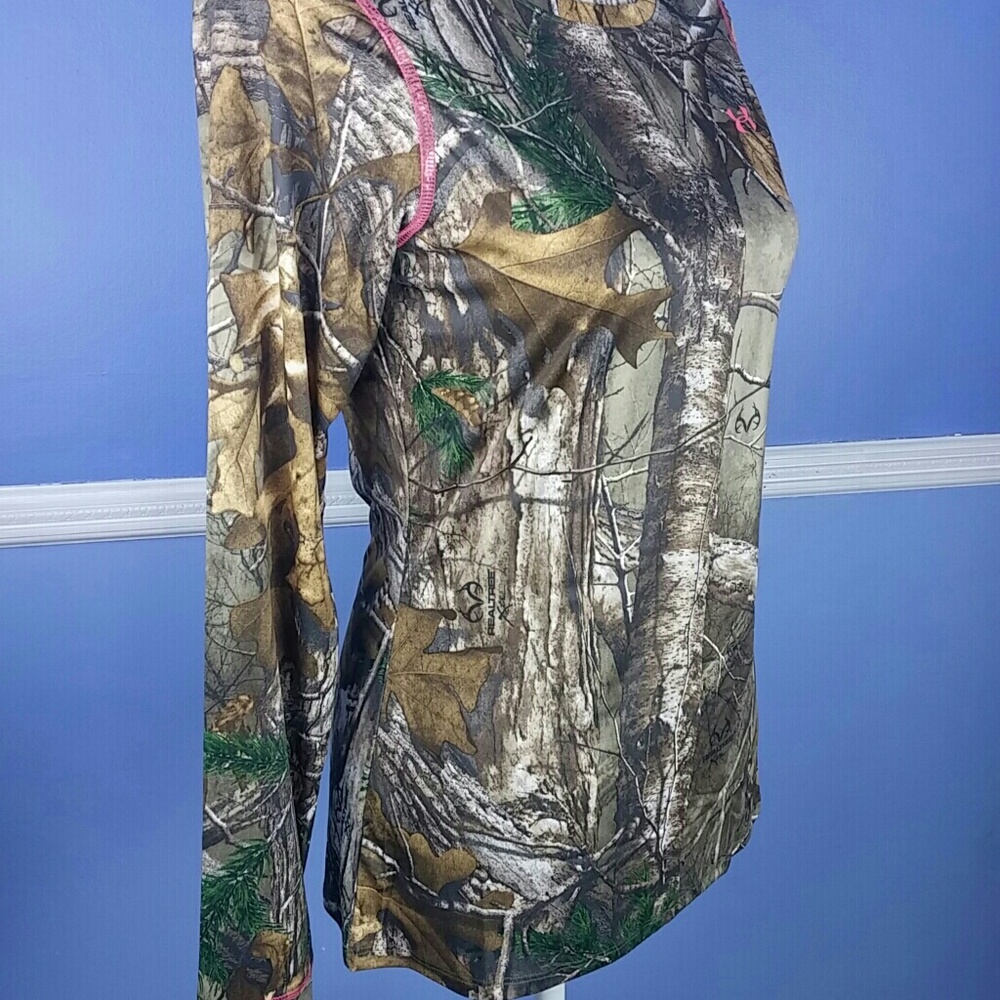 Women's Under Armour Fitted PULLOVER Medium